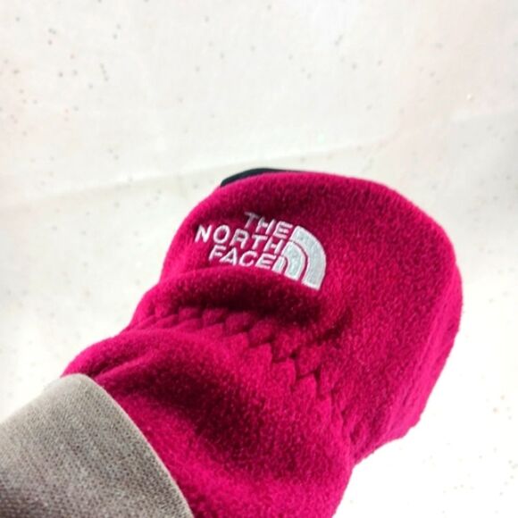 The North Face Woman's E-Tip Fleece Gloves. Size Small. Purple.................. - Picture 6 of 9